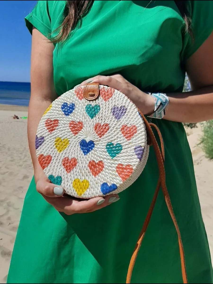 61ClTZZ8H0L.jpg Mairo Lifestyle Rattan Cane Straw Wicker Handmade Boho Summer Beach Round Sling Bag (Love Heart)
